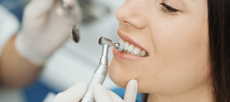 Lakowanie zębów – dlaczego jest tak ważne?