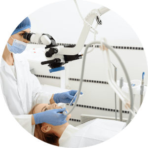 Korona protetyczna min 1 Praca przy mikroskopie